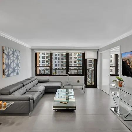 Beautiful Ocean View Condo With Resort Amenities, Pools, Sauna And Gym 711